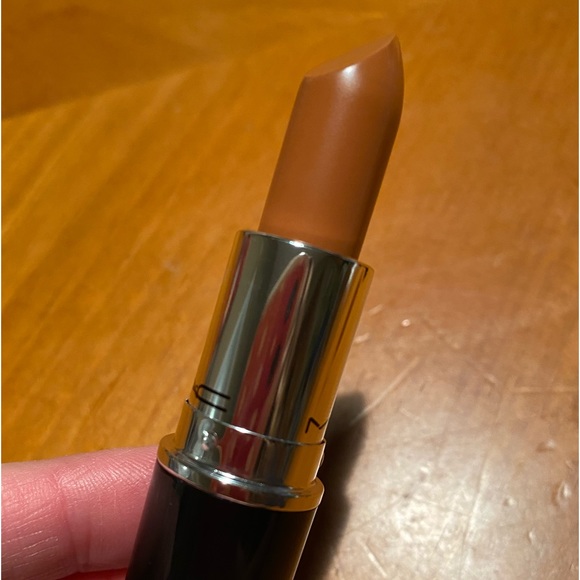 MAC Lustreglass Lipstick Femmomenom - Picture 7 of 16